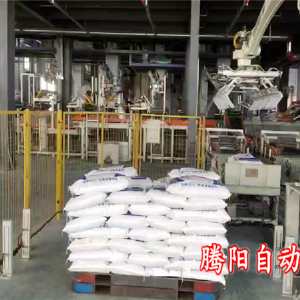 一臺飼料碼垛機器人負(fù)責(zé)多條生產(chǎn)線碼垛